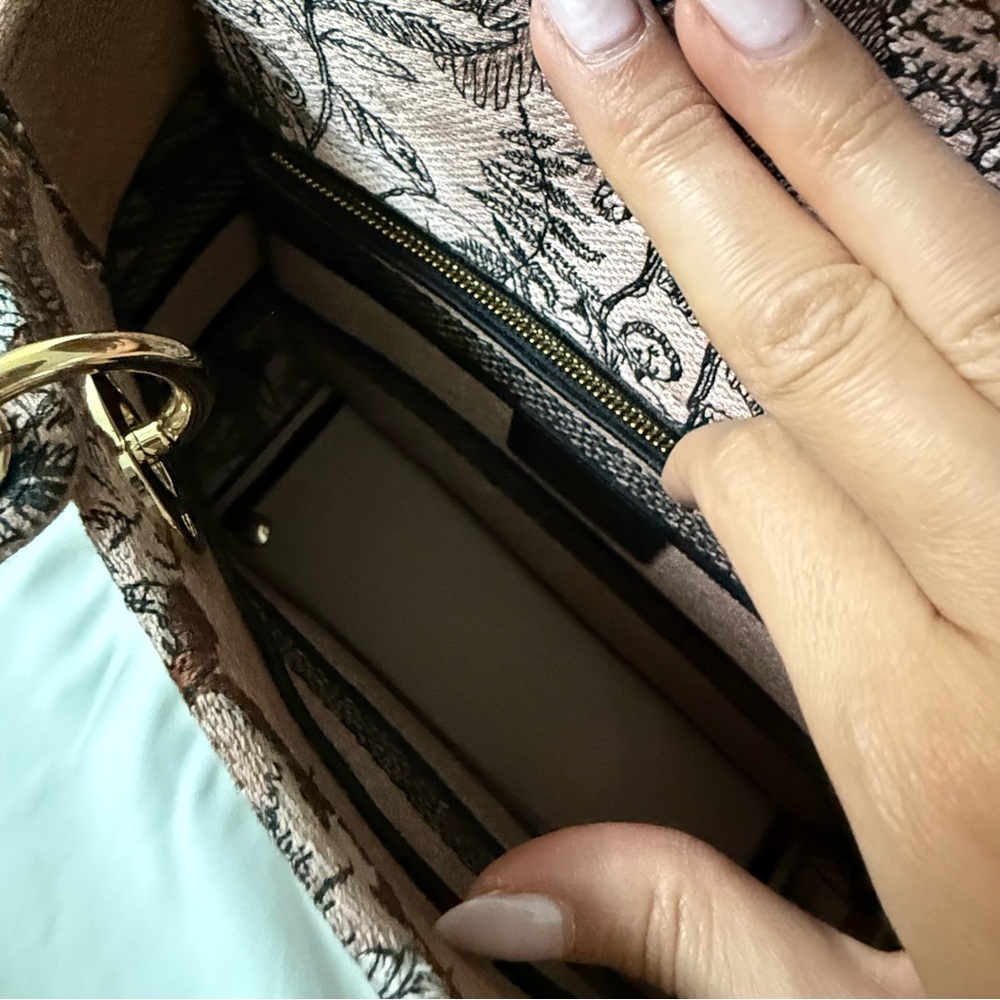 Dior Medium Lady D-Lite in Jardin Magique in Pink - Picture 11 of 16